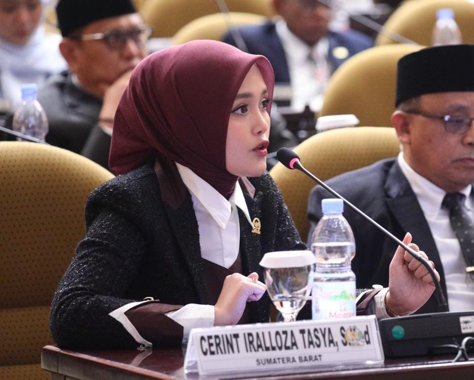 Anggota Komite IV DPD RI asal Sumbar, Cerint Irraloza Tasya, minta pemerintah evaluasi kebijakan pemangkasan Dana Transfer ke Daerah (TKD) bagi tiga provinsi yang mengalami bencana.