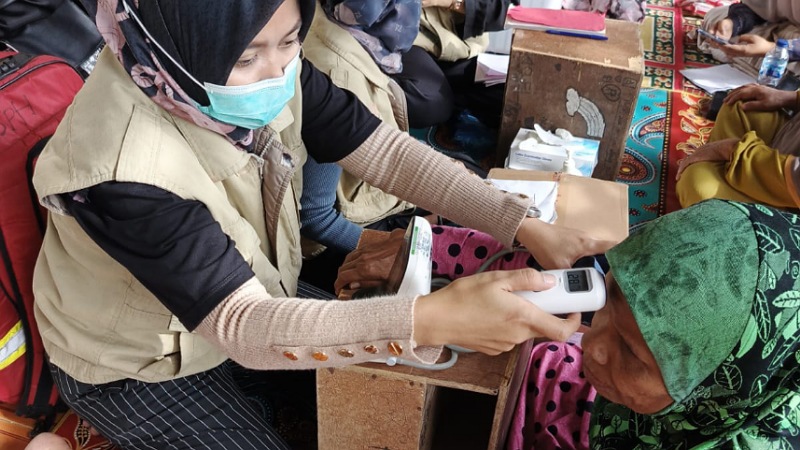 Posko Semen Padang Peduli melayani 84 warga Pauh terdampak banjir bandang, menyediakan layanan kesehatan gratis dan koordinasi bantuan bersama ESDM Siaga Bencana.