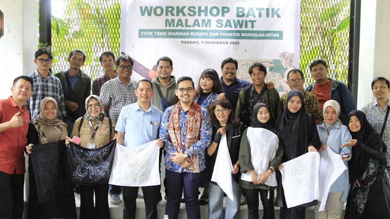 Apical perkenalkan malam batik berbasis sawit HPS di Padang, hemat energi hingga 50 persen dan dorong perajin batik beralih ke bahan berkelanjutan.