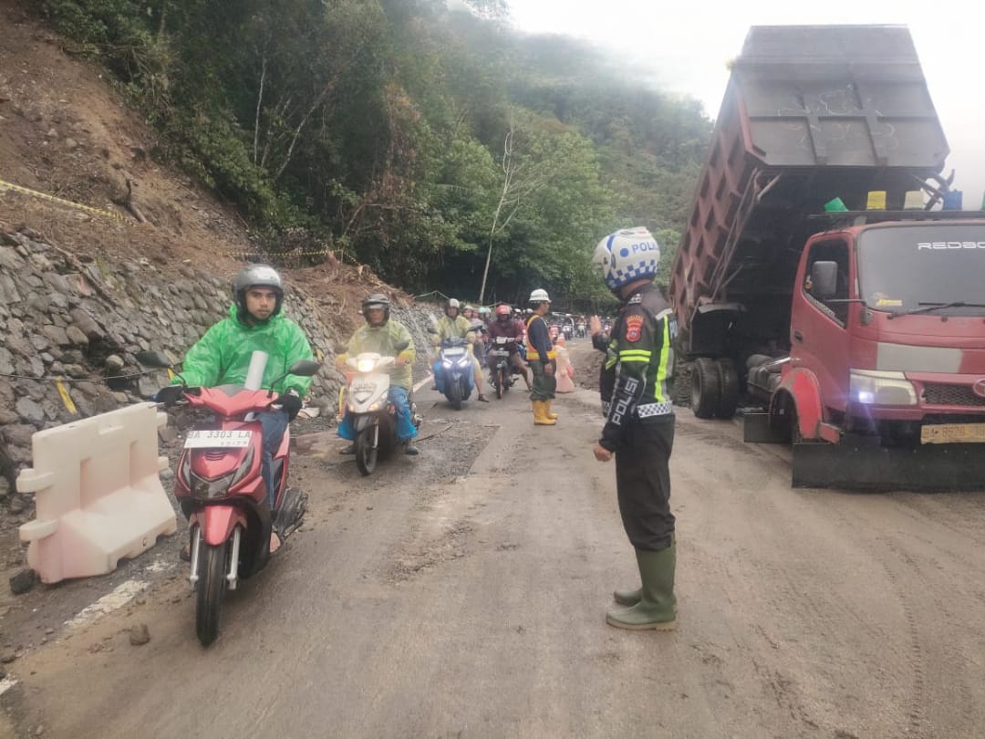 Uji coba jalur Lembah Anai diperpanjang hingga 16 Desember, hanya untuk motor dengan jadwal melintas ketat dua sesi setiap hari.