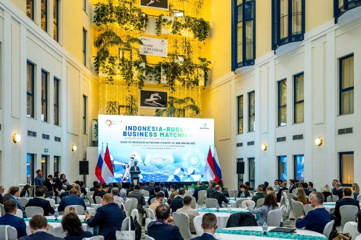 Menteri Perindustrian Agus Gumiwang Kartasasmita memberikan sambutan pada Indonesia&ndash;Russia Business Forum dan Business Matching di Moscow, 8 Desember 2025.