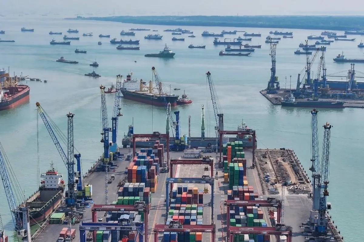 PT Terminal Teluk Lamong, Surabaya, menjadi salah satu infrastruktur penting untuk mendukung pengiriman produk ekspor.