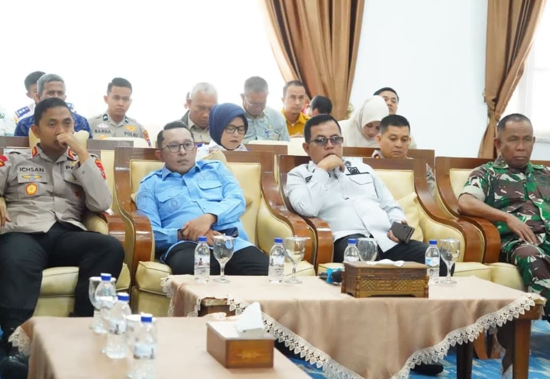 Bupati Tanahdatar Eka Putra mengikuti Rakor Antisipasi Nataru 2025&ndash;2026 yang dipimpin Mendagri Tito Karnavian dari Gedung Indojolito Batusangkar.(Foto: Prokopim)