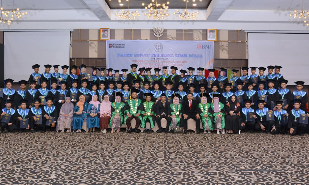 Poltekkes Siteba mewisuda 64 lulusan Diploma III di Padang, menghadirkan instansi pendidikan dan mitra, serta menekankan kesiapan alumni memasuki dunia profesional.