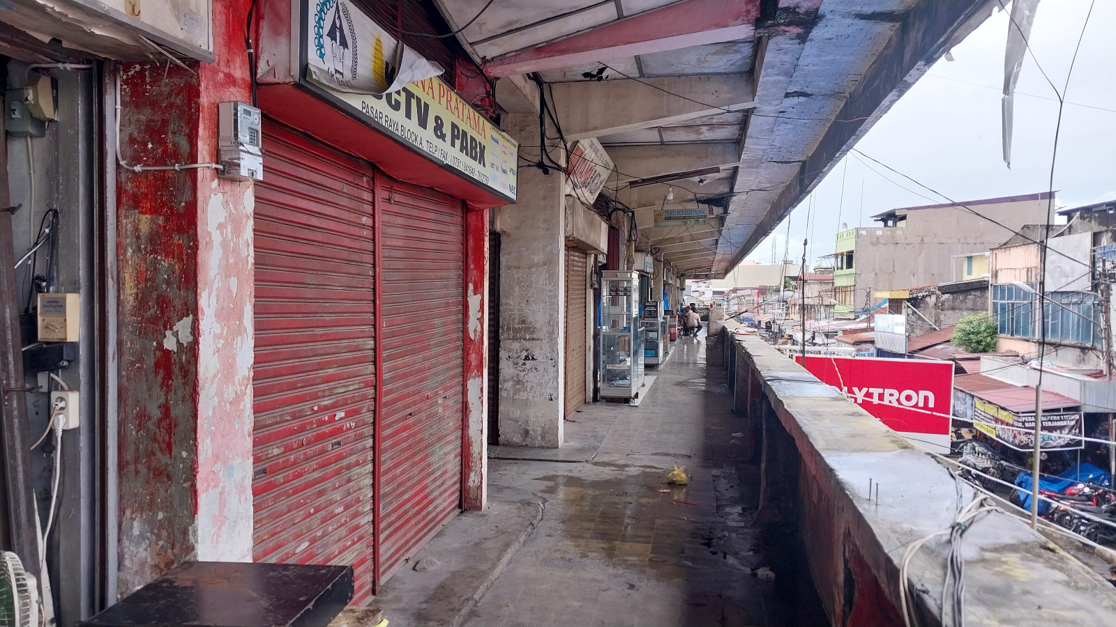 Kondisi terkini beberapa kios yang tutup di kawasan Pasar Raya Padang, tepatnya di belakang Plaza Andalas, kemarin.