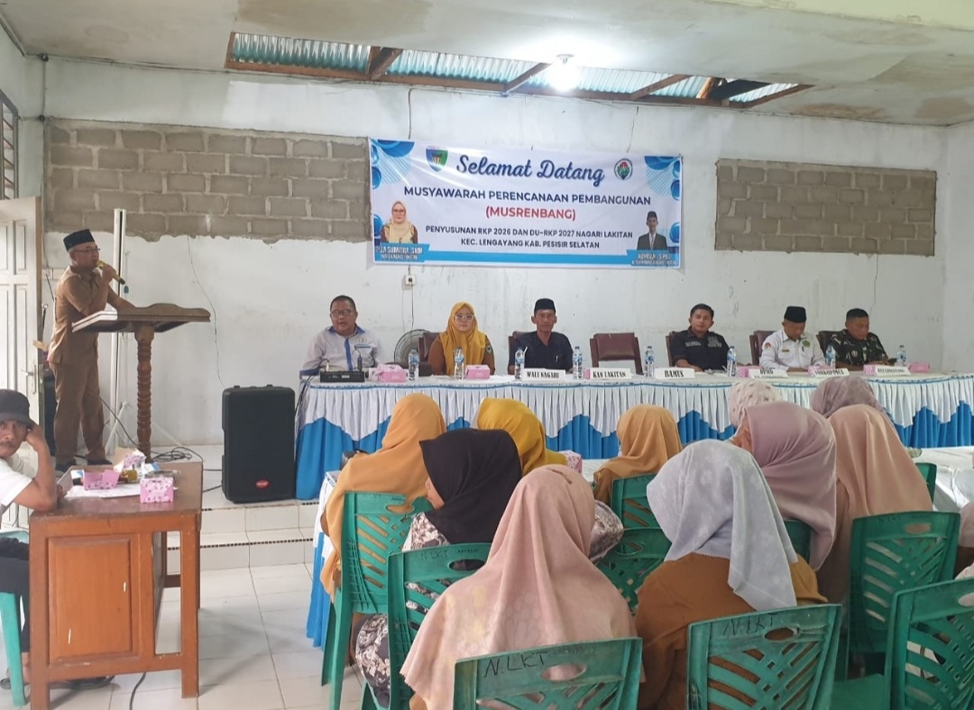 Camat Lengayang, Alpriyendri saat menyampaikan sambutan pada Musrenbang di Nagari Lakitan.