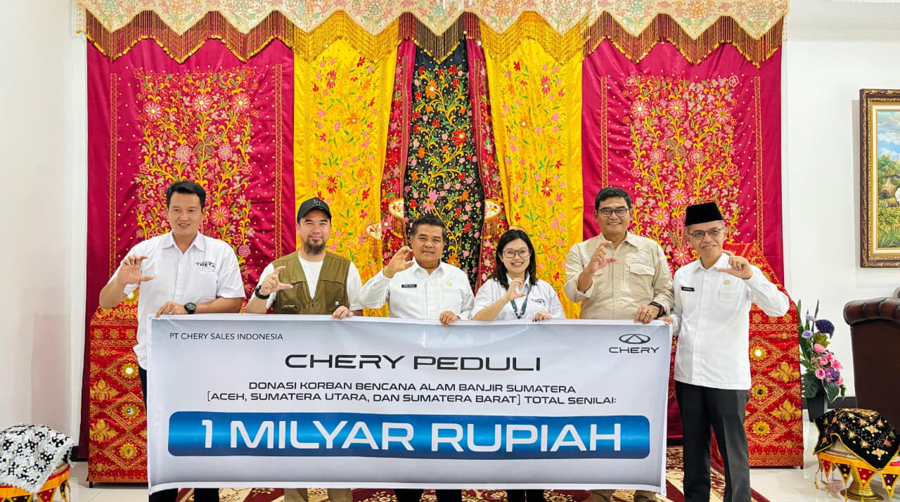 Chery Indonesia salurkan bantuan korban banjir Agam dan luncurkan program Chery Flood Care bagi konsumen terdampak banjir dan longsor.
