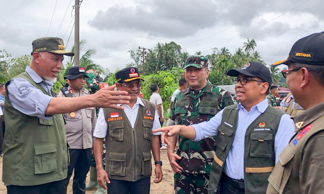 Menko PMK Pratikno melakukan ground breaking 200 unit huntara di Padangpariaman sebagai langkah percepatan pemulihan korban bencana hidrometeorologi Sumbar, Sabtu (13/12/2025).