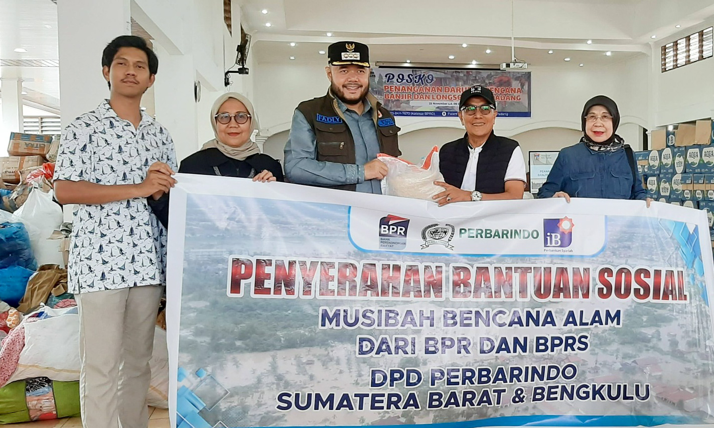 Perbarindo Sumbar&ndash;Bengkulu menyalurkan bantuan kemanusiaan bagi korban bencana di Padang dan sejumlah daerah terdampak di Sumatera Barat.