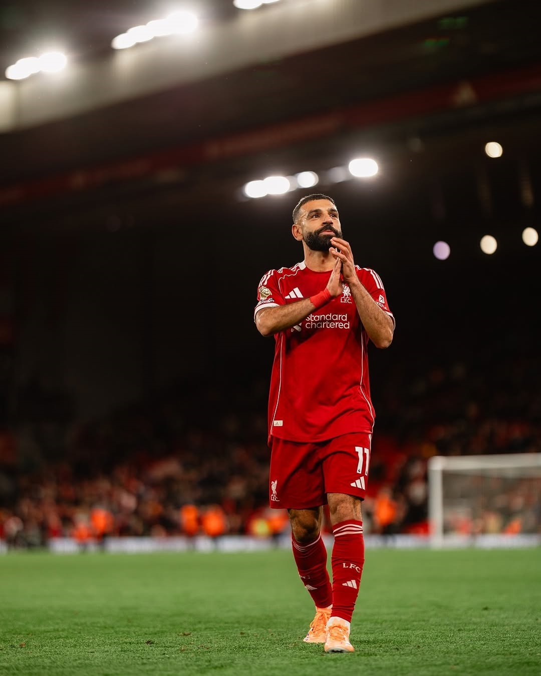 Wide attacker Liverpool FC Mohamed Salah (kiri) berkontribusi umpan gol meski masuk sebagai pemain pengganti di Anfield kemarin (14/12).
