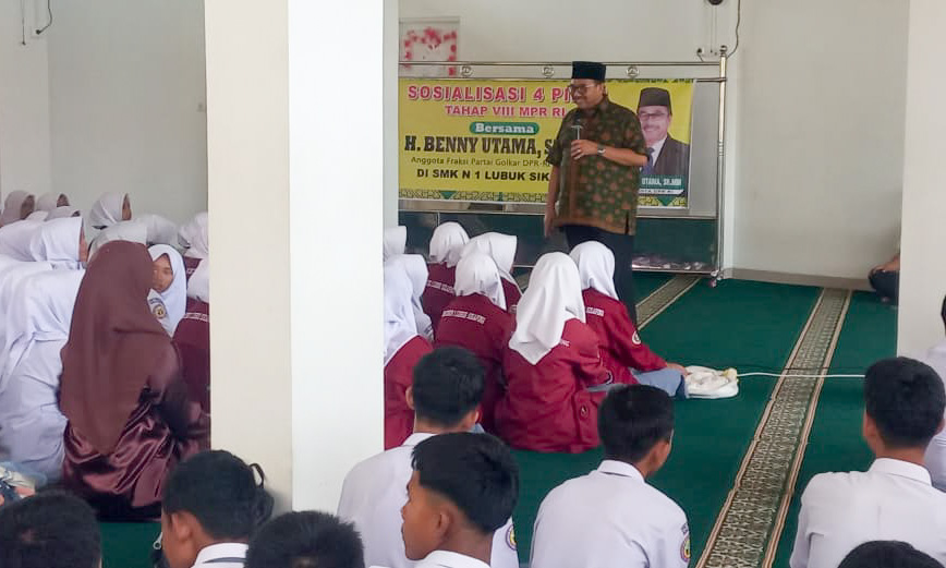 Anggota DPR RI Benny Utama sosialisasikan Empat Pilar Kebangsaan di Pasaman, tekankan peran Pancasila cegah narkotika dan judi online di kalangan pelajar.
