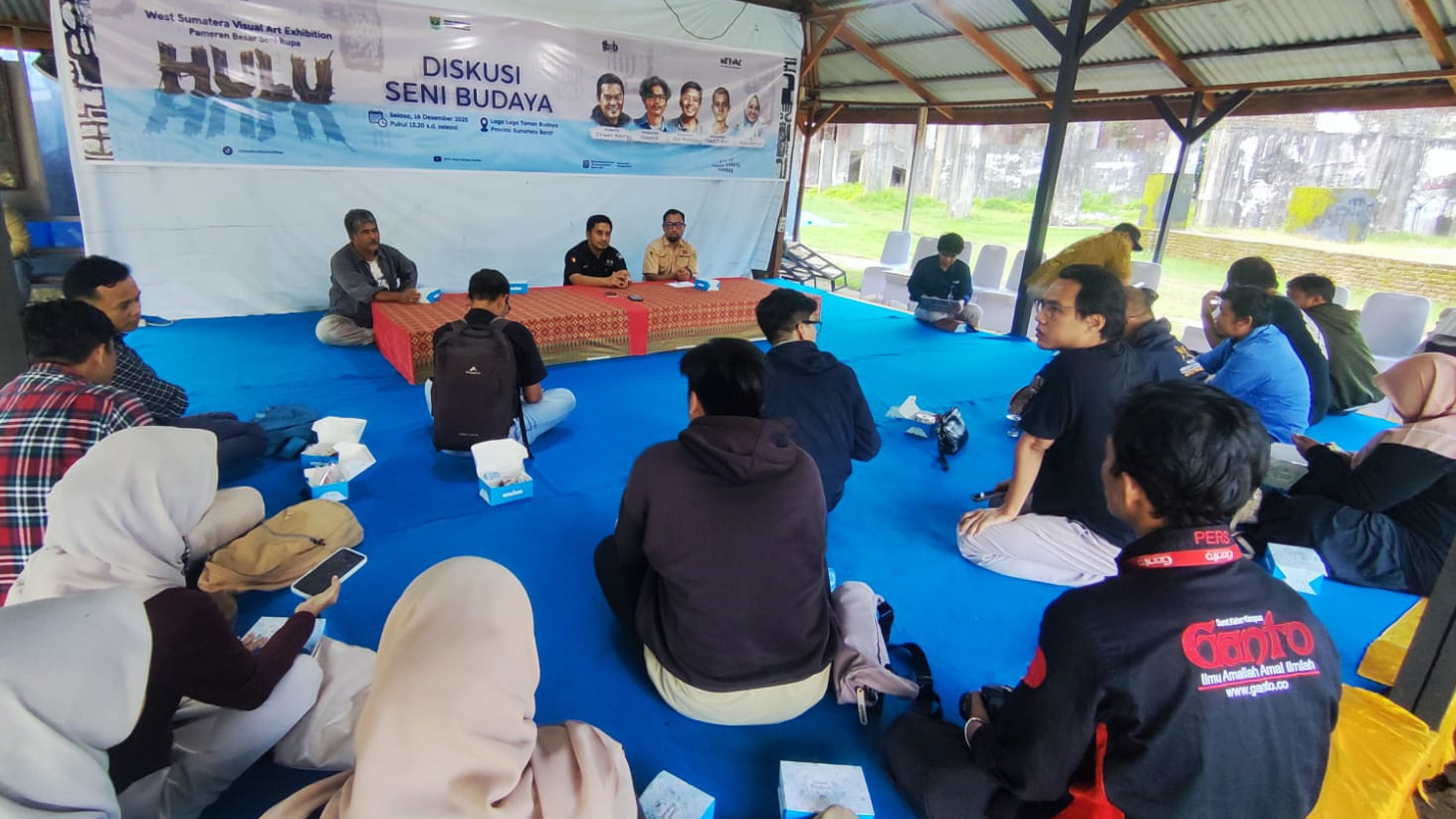 Konferensi pers terkait Festival Sastra Marah Roesli dan Pameran Wesvae di Galeri Taman Budaya Sumbar, Selasa (16/12/2025). (Randi Z/ Padeks)