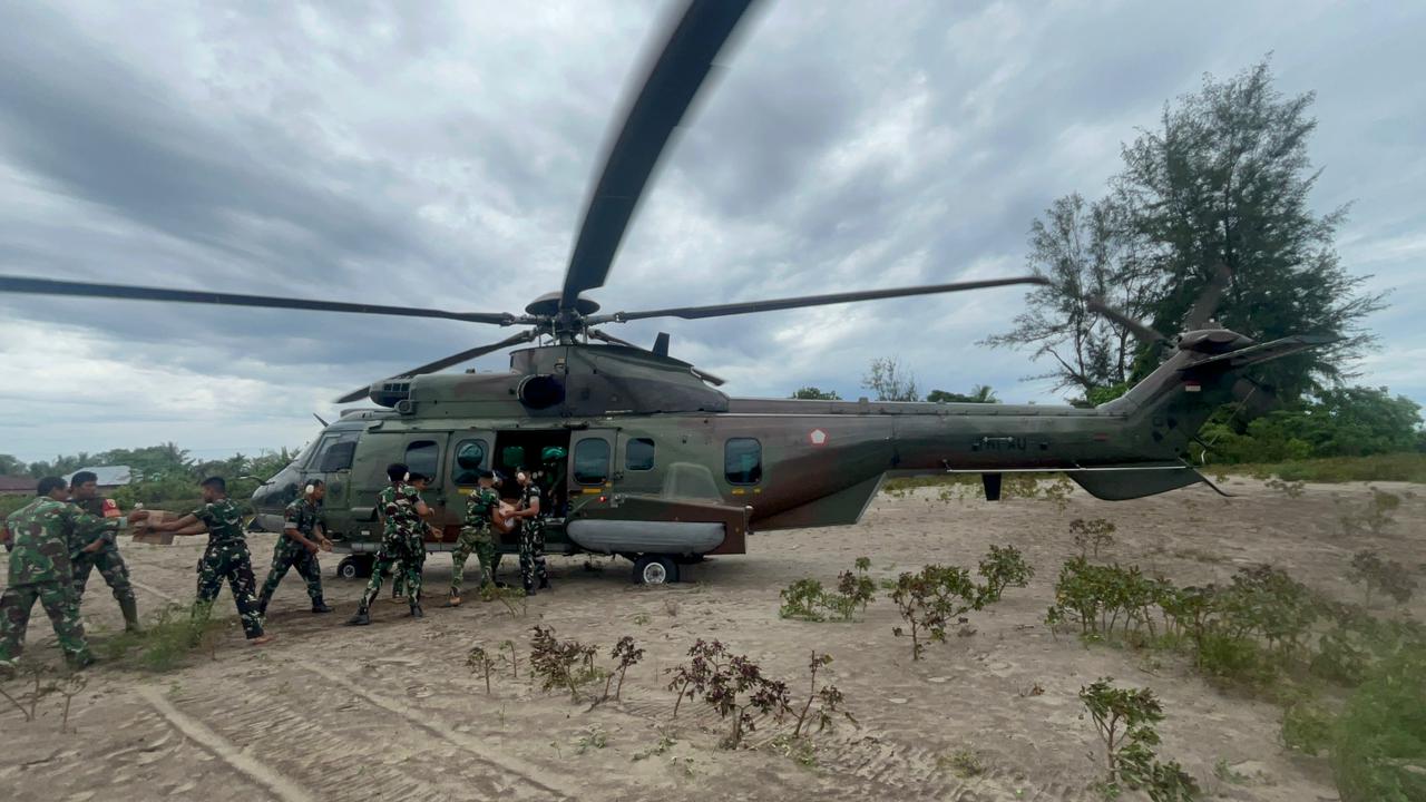 TNI AU optimalisasikan penyerahan bantuan lewat udara.( dok Lanud Sutan Sjahrir)