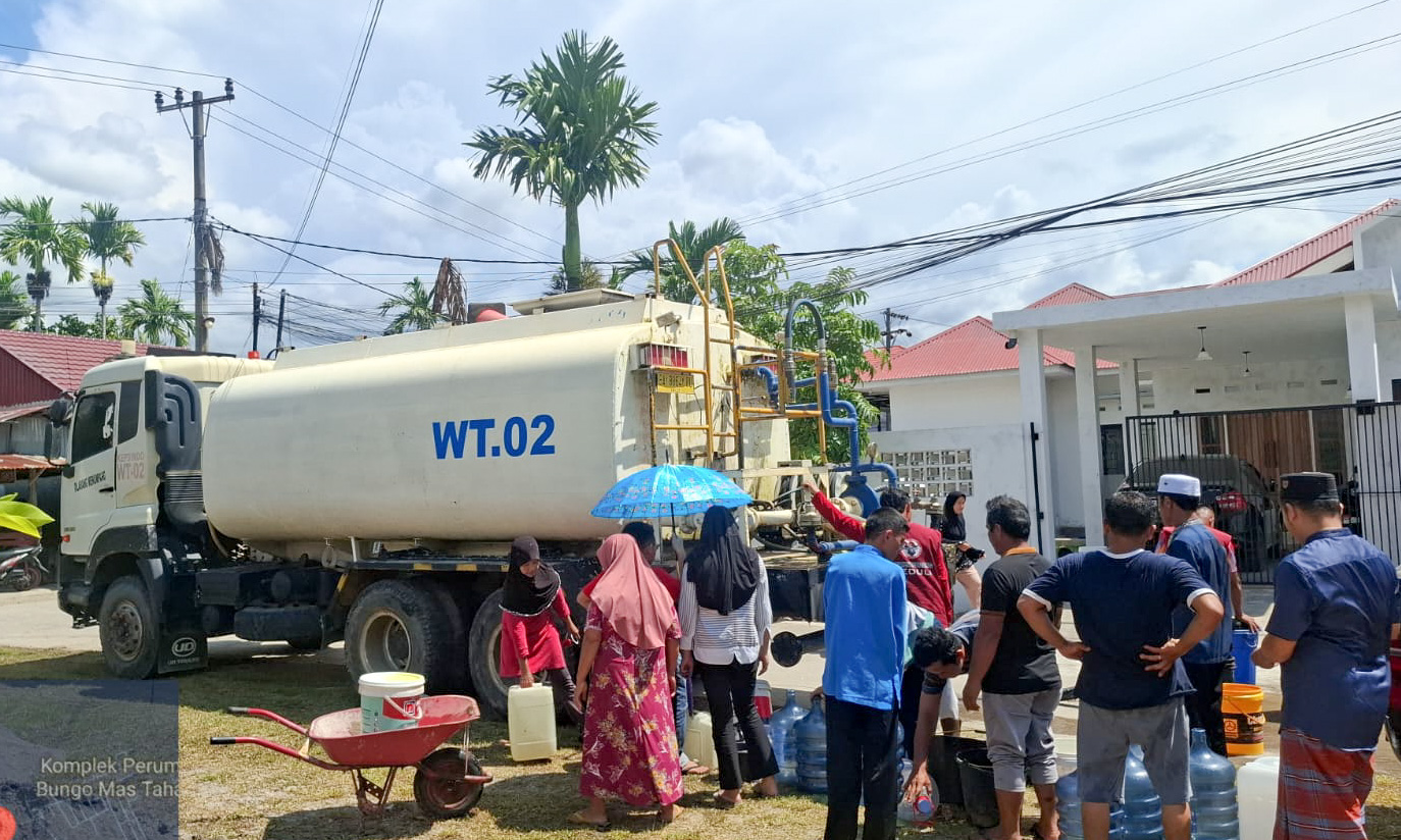 Kemenkeu salurkan bantuan APBN ke 52 daerah terdampak bencana Sumatera dan pastikan TKD 2026 Aceh, Sumut, Sumbar tidak dipotong. Kondisi pascabencana warga krisis air bersih, Rabu (17/12/2025).