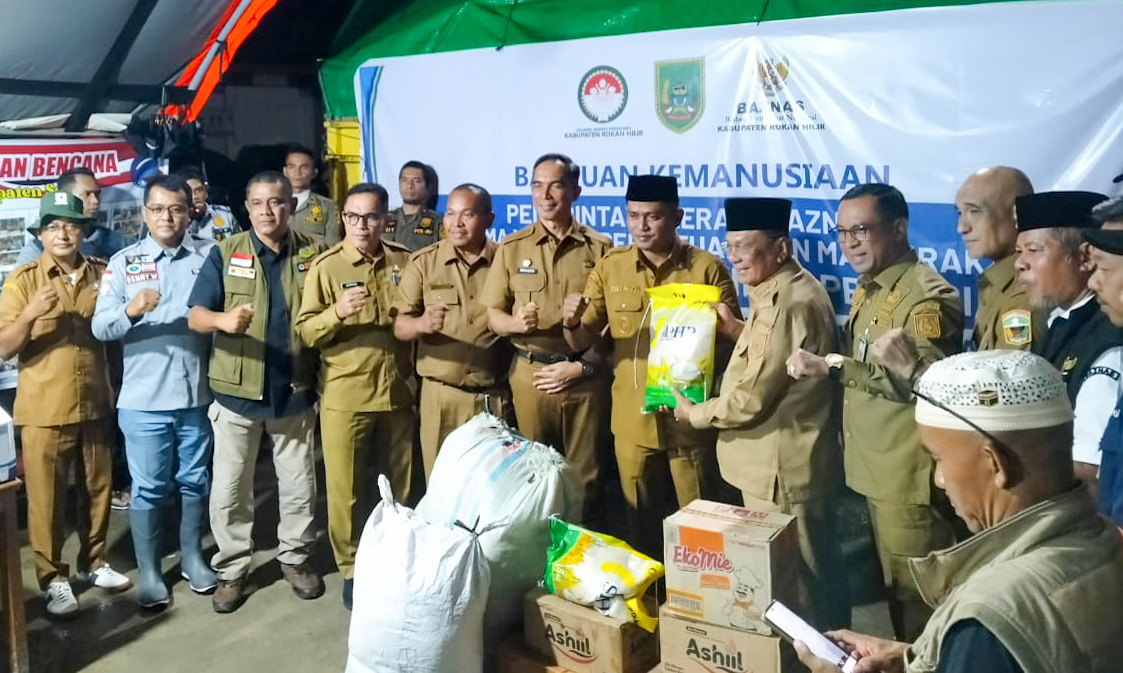 Pemerintah Kabupaten Rokan Hilir (Rohil), Provinsi Riau, menyalurkan bantuan bagi warga terdampak bencana hidrometeorologi di Kabupaten Solok, Sumatera Barat.