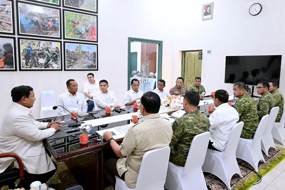 KOORDINASI PENANGGULANGAN BENCANA: Tiga hari setelah mengunjungi Aceh dan Sumatera Utara, Presiden Prabowo Subianto kembali ke Sumbar tadi malam.