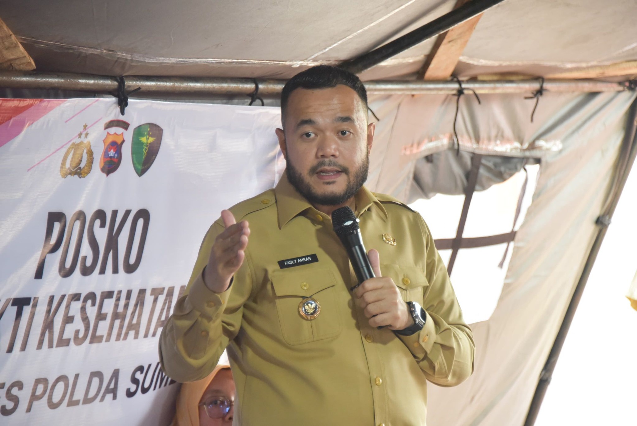 Wali Kota Padang Fadly Amran mengajak seluruh ayah untuk hadir di sekolah dan mengambil rapor anak.