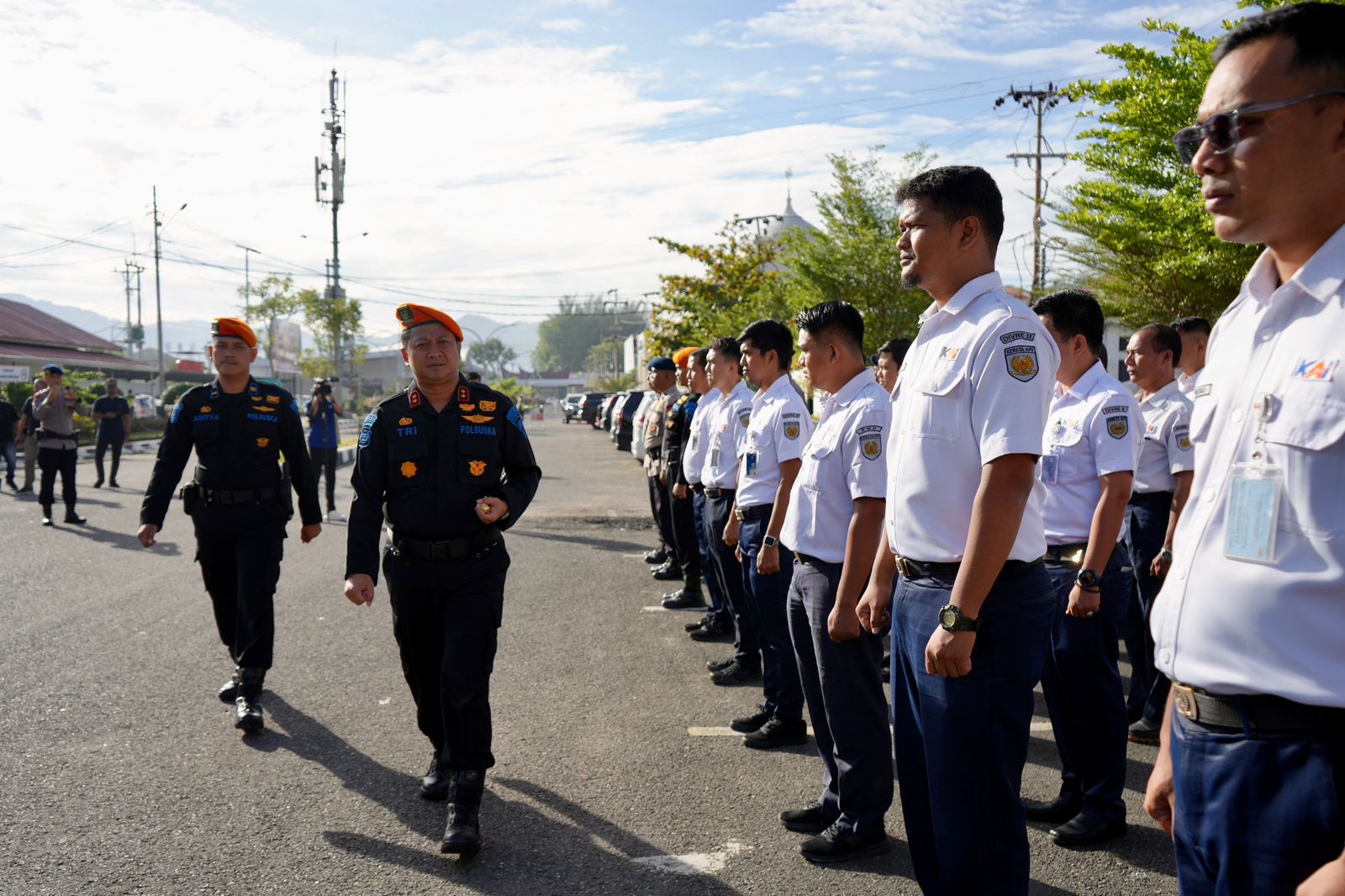 KAI Divre II Sumbar menggelar Apel Posko Nataru dan menyiapkan 155.520 kursi untuk Angkutan Natal 2025 dan Tahun Baru 2026, Kamis (18/12/2025).