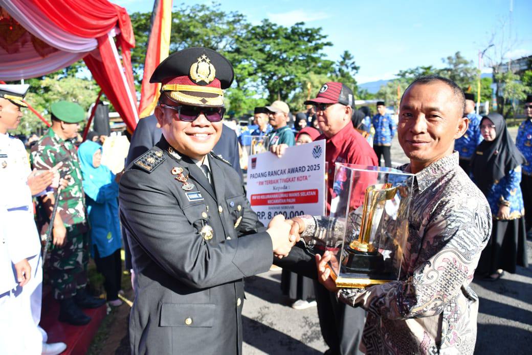 RT 05 RW 05 Kelurahan Cengkeh, Kecamatan Lubuk Begalung meraih predikat RT Terbaik Tingkat Kota Padang pada ajang Padang Rancak Award 2025.