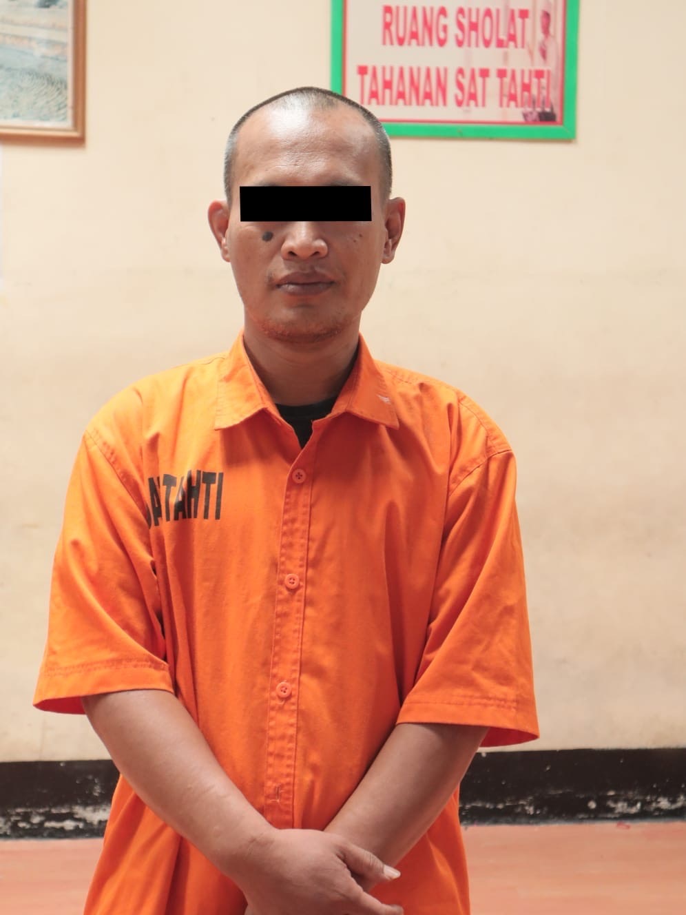 TIDAK BERKUTIK: Salah satu tersangka spesialis pencurian kendaraan bermotor lintas wilayah saat diamankan di Mapolres Payakumbuh.