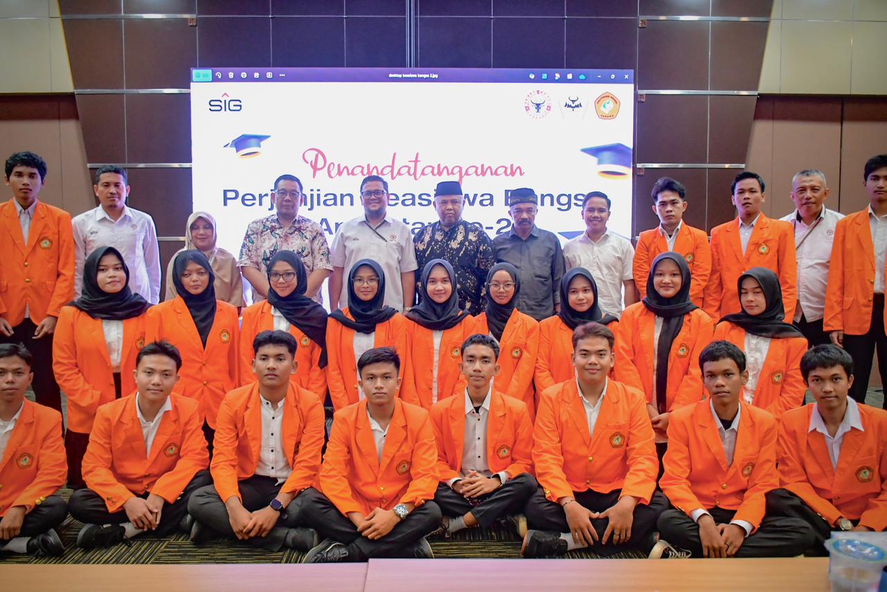 Sebanyak 23 mahasiswa Politeknik Negeri Padang menerima Beasiswa BANGSA Angkatan II PT Semen Padang.