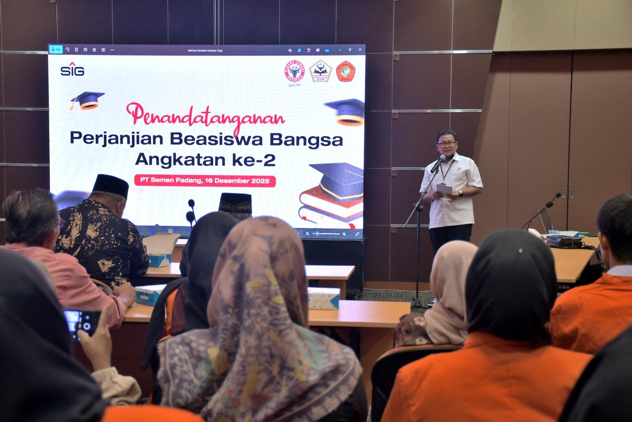 Sekretaris Perusahaan PT Semen Padang, Win Bernadino.