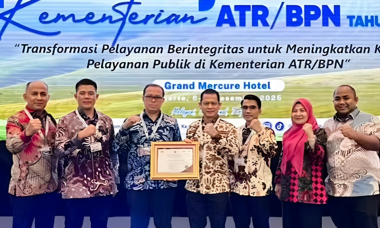 Kantor Pertanahan Kota Padang meraih predikat Wilayah Bebas Korupsi 2025 pada Rakernas ATR/BPN sebagai wujud penguatan zona integritas pelayanan publik.