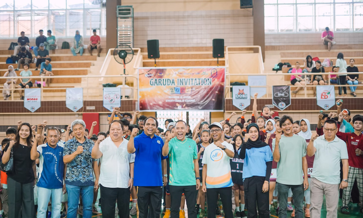 Garuda Padang menggelar turnamen basket antarklub Sumbar, sekaligus meluncurkan GOR Prayoga sebagai pusat olahraga bola basket Kota Padang.