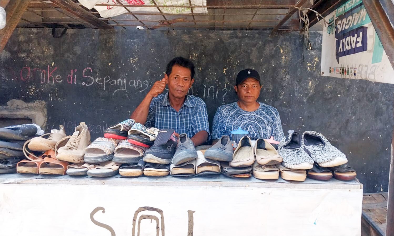 Penertiban Pasar Raya Padang menuai protes pekerja informal yang mengaku kehilangan mata pencaharian dan meminta solusi relokasi dari Pemko Padang. (Foto: Mengki Kurniawan/Padeks)