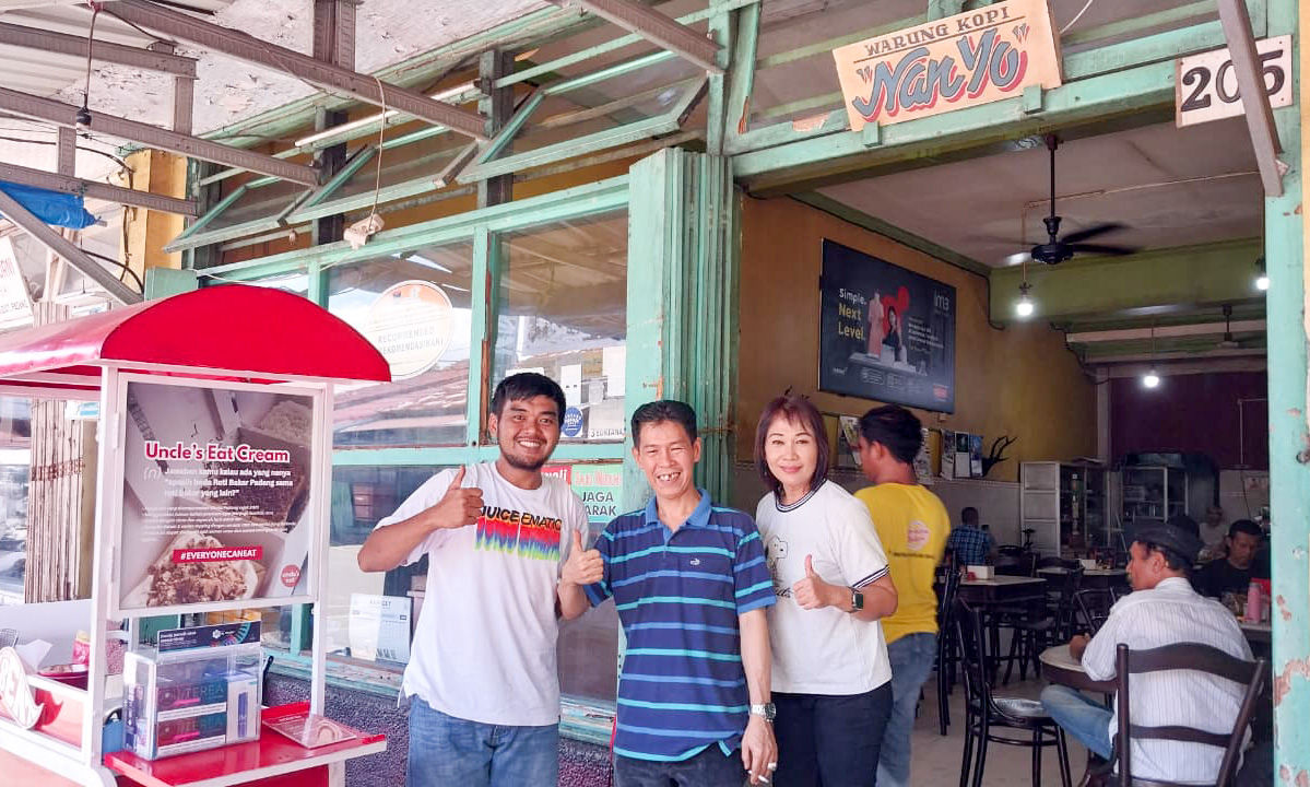 Warkop Nan Yo Padang, kedai kopi legendaris berdiri sejak 1932, tetap bertahan dengan cita rasa tradisional dan nuansa klasik di kawasan Pondok. (Foto: Mengki Kurniawan/Padeks)