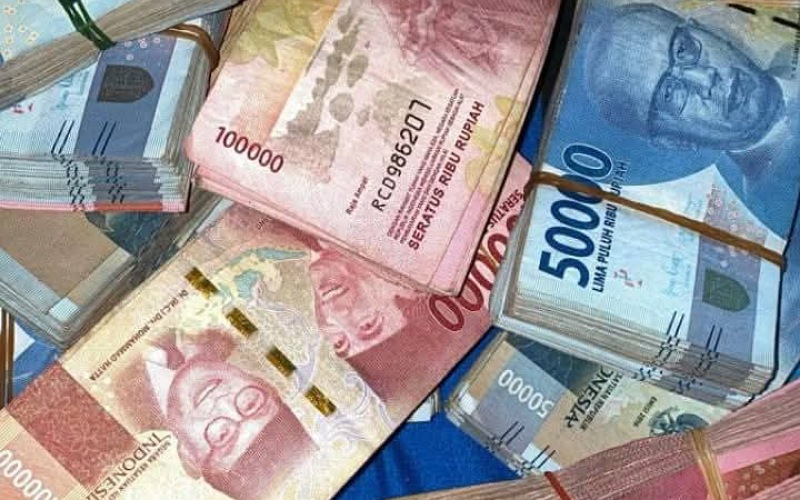 Pemprov Sumbar menetapkan UMP 2026 sebesar Rp3,18 juta naik 6,3 persen dan UMSP Rp3,21 juta mulai berlaku Januari 2026.