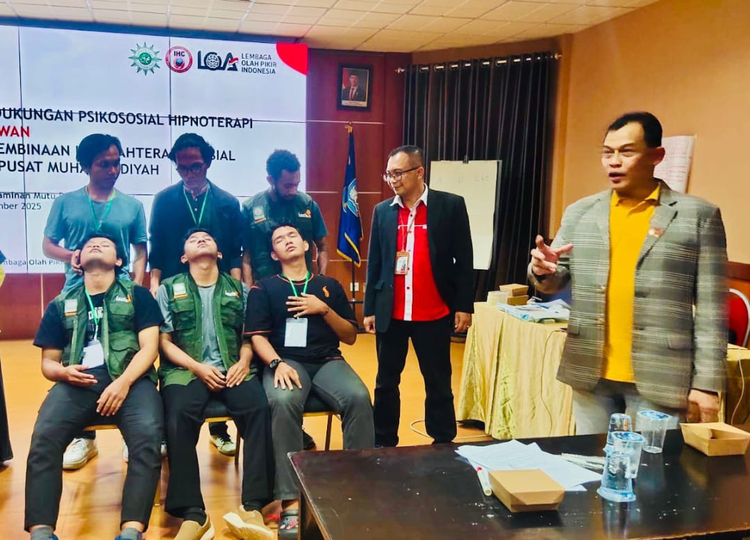 Relawan Korps Relawan Muhammadiyah (KAWANMU) mengikuti pembekalan hipnoterapi yang difasilitasi Indonesian Hypnosis Centre (IHC) di Kota Malang, 19&ndash;21 Desember 2025. (Foto: IHC)
