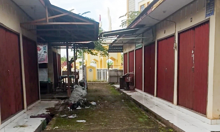 Aktivitas Pasar Rakyat Padang Kaduduak Payakumbuh masih sepi. Banyak ruko dan los kosong meski pasar telah beroperasi sejak 2018. (Irfan/Padeks)