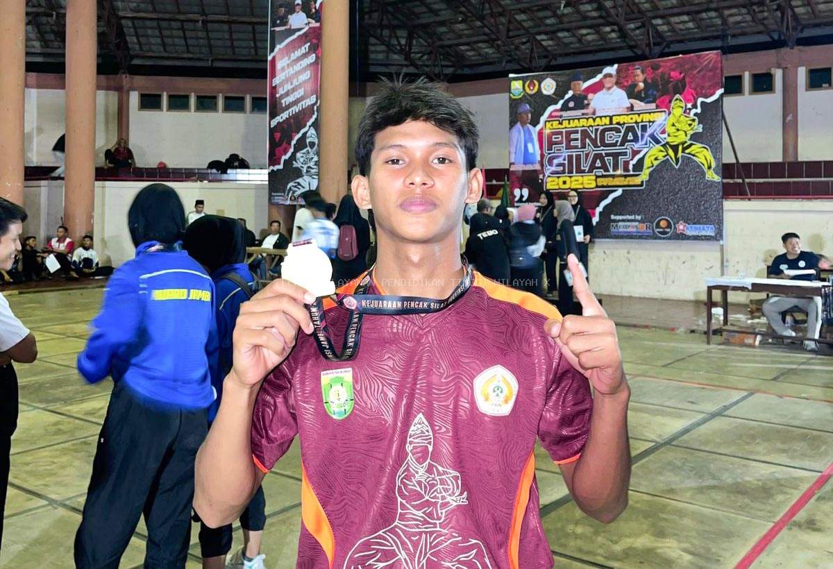 M. Danil Usai Menerima Medali Emas pada Kejuaraan Provinsi (Kejurprov) Ikatan Pencak Silat Indonesia (IPSI) Provinsi Jambi