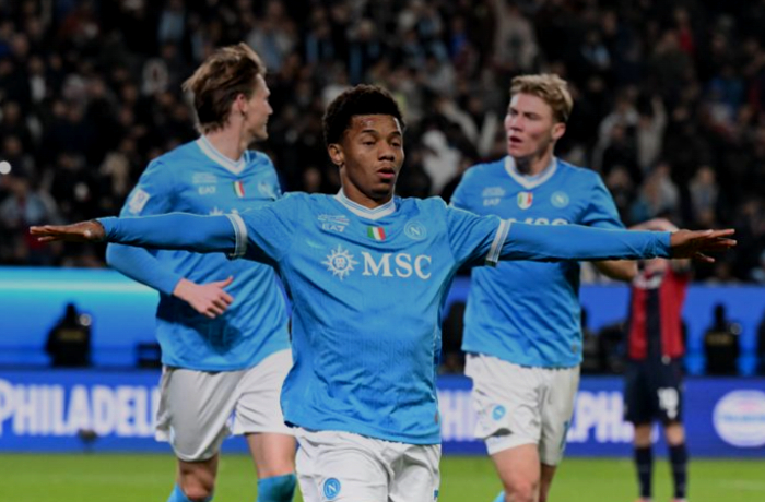 David Neres merayakan golnya pada final Piala Super Italia 2025 antara Napoli dan Bologna di Riyadh, Arab Saudi. (FOTO: sscnapoli.it)
