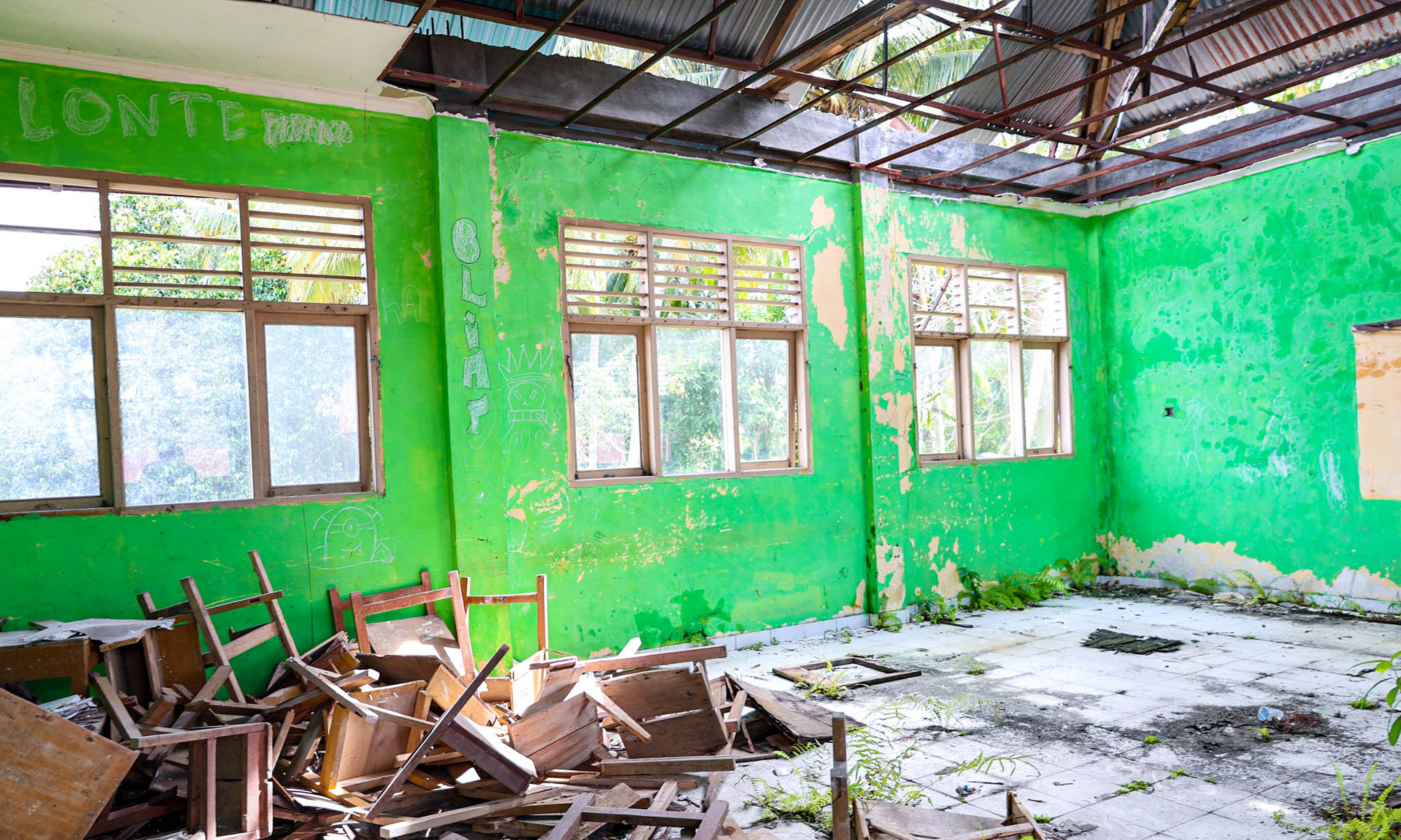 Staf Khusus Mendikdasmen tinjau sekolah terdampak banjir di Kota Pariaman, Rabu (24/12/2025).
