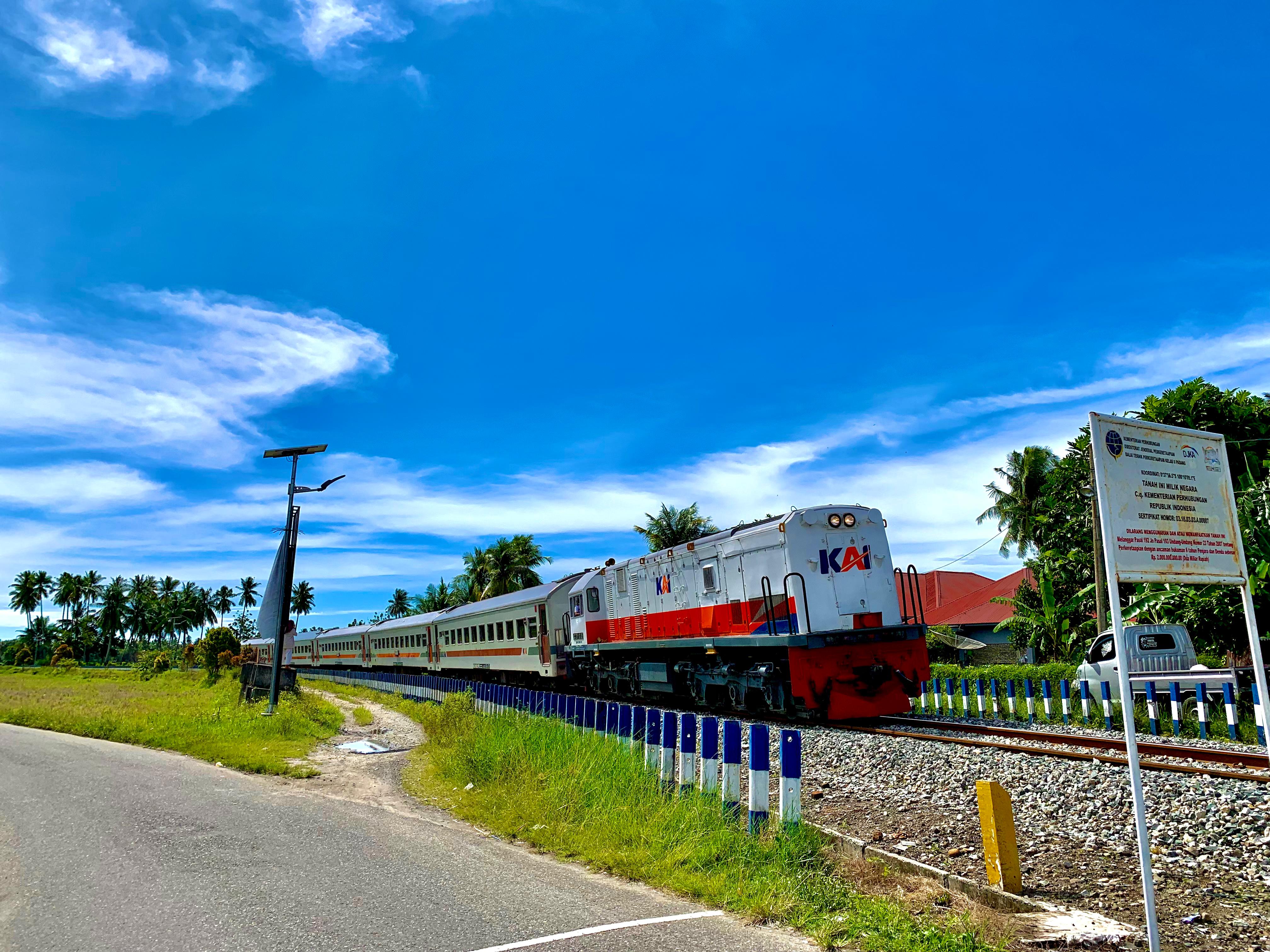Selama Nataru 2025/2026, KA Pariaman Ekspres mencatat lonjakan penumpang hingga 171 persen. KAI Sumbar operasikan 10 perjalanan setiap hari.