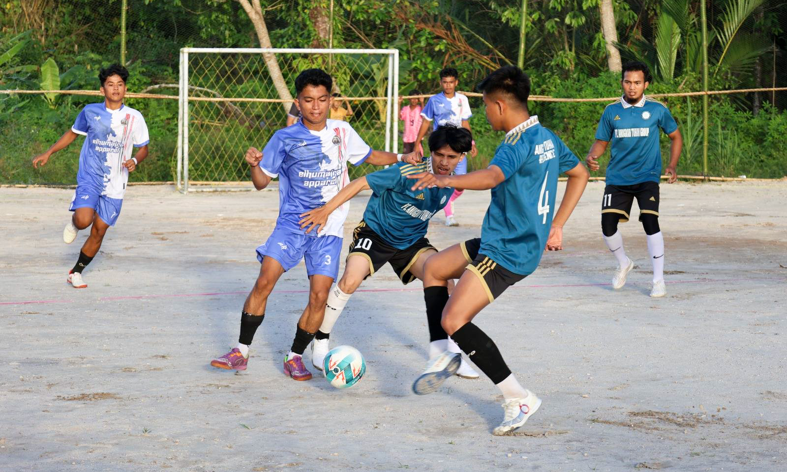 Turnamen Futsal Karel Cup I Tahun 2025 di Lapangan Futsal Kelurahan Jalan Kereta Api, Kota Pariaman, Jumat (26/12/2025).