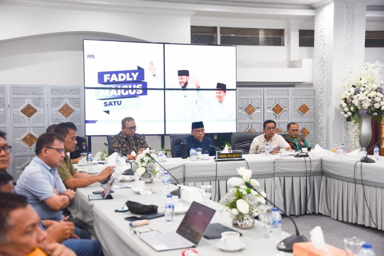 Wawako Padang Maigus Nasir mengikuti rapat koordinasi bersama Kementerian PKP RI secara daring, Kamis (25/12).