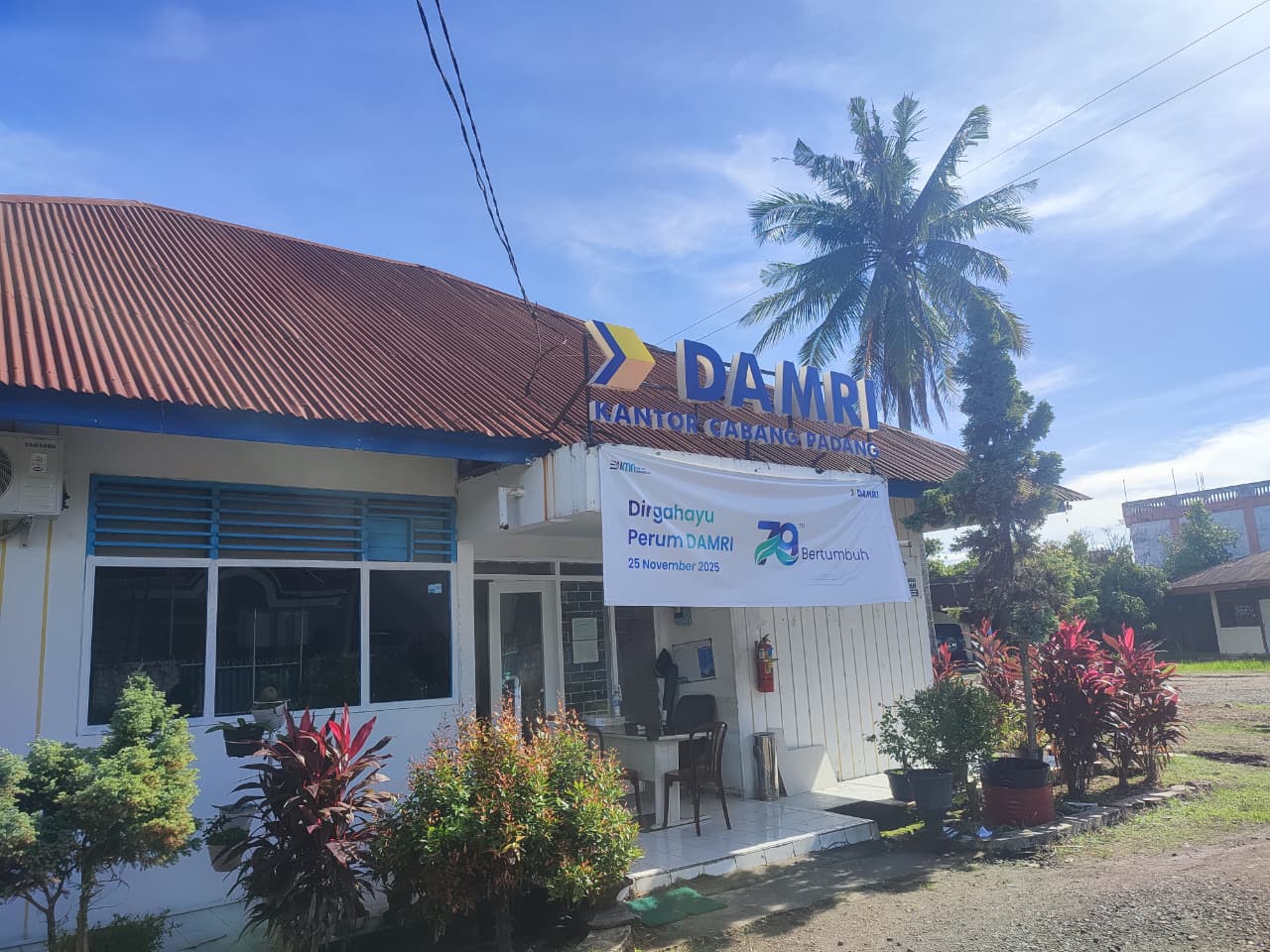 Kondisi terkini di Pool Damri Cabang Padang yang berada di Parupuktabing, Kototangah, kemarin.