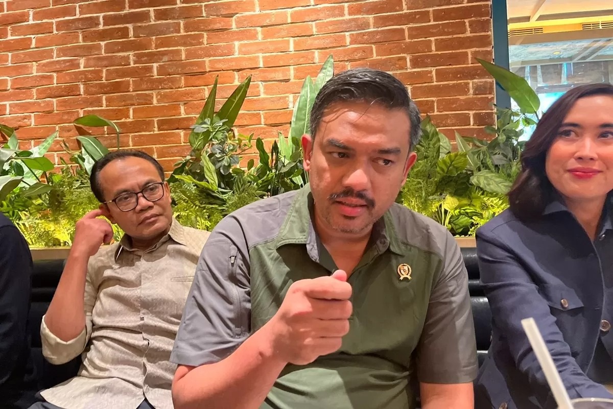 Menteri UMKM Maman Abdurrahman dalam konferensi pers di Pondok Indah Mal 1, Jakarta Selatan, Jumat (26/12).