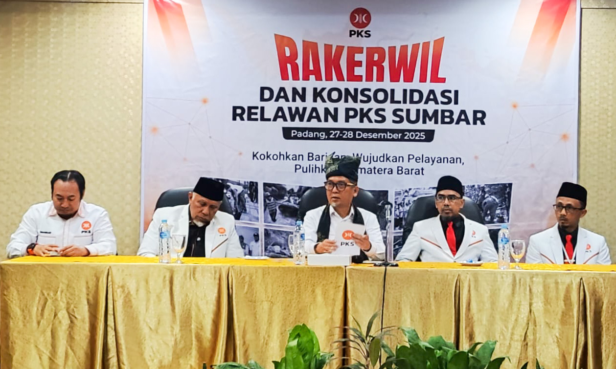 Rapat Kerja Wilayah (Rakerwil) dan Konsolidasi Relawan PKS Sumatera Barat di Ballroom Rocky Hotel Padang, Sabtu&ndash;Minggu (27&ndash;28/12/2025).