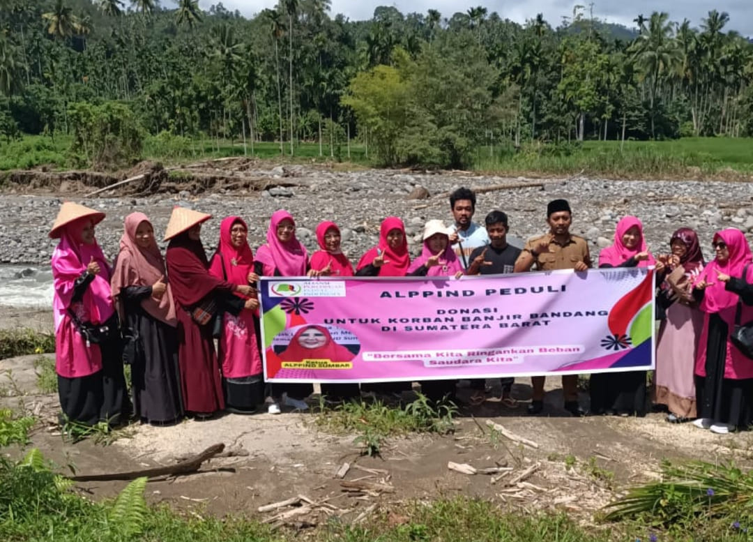 Nevi Zuairina Dampingi Tim ALPPIND Salurkan Bantuan Kemanusiaan.(Foto: Tim NZ)