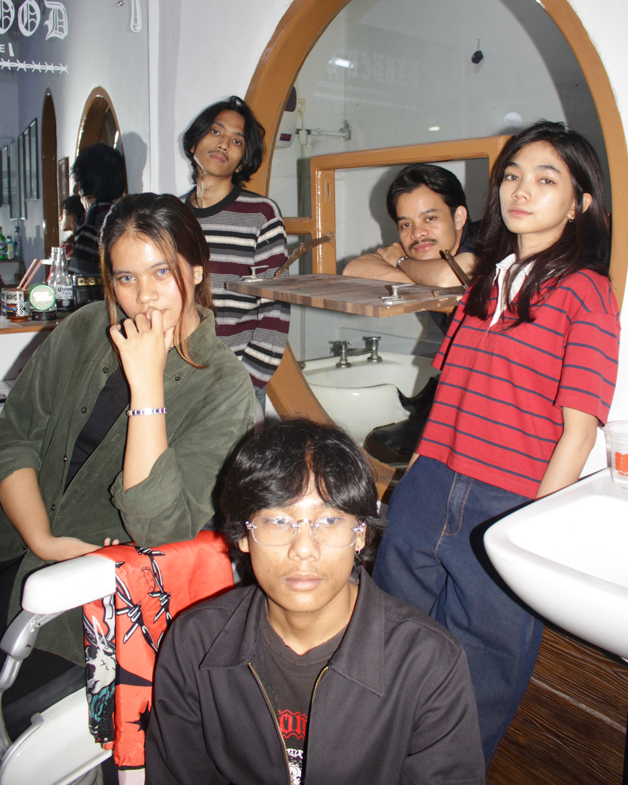 Para personel band post rock asal Padang, Mustika.