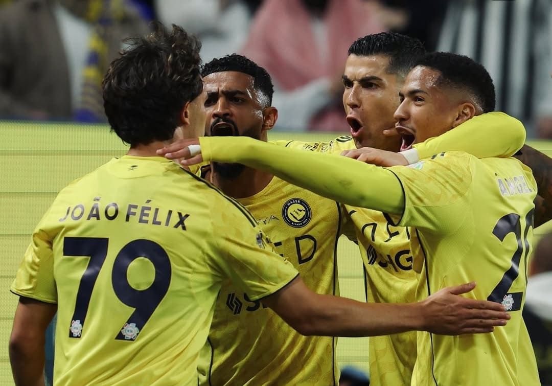 Cristiano Ronaldo dan Jo&atilde;o F&eacute;lix merayakan gol saat Al Nassr menang 3-0 atas Al Akhdoud di Riyadh.(Foto: IG @alnassr)