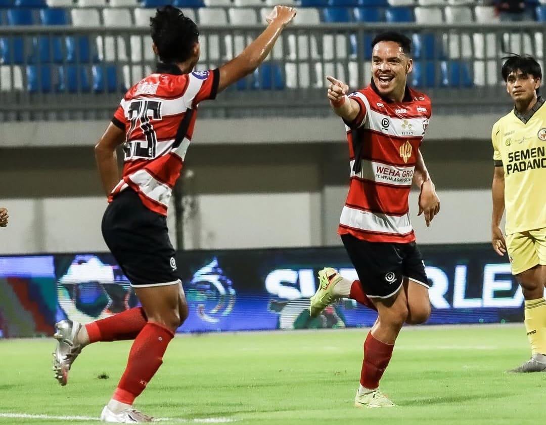 Lulinha rayakan gol cepat hasil umpan Riski Afrisal, Madura United unggul 1-0 atas Semen Padang FC babak pertama. (Foto: IG @maduraunited.fc)
