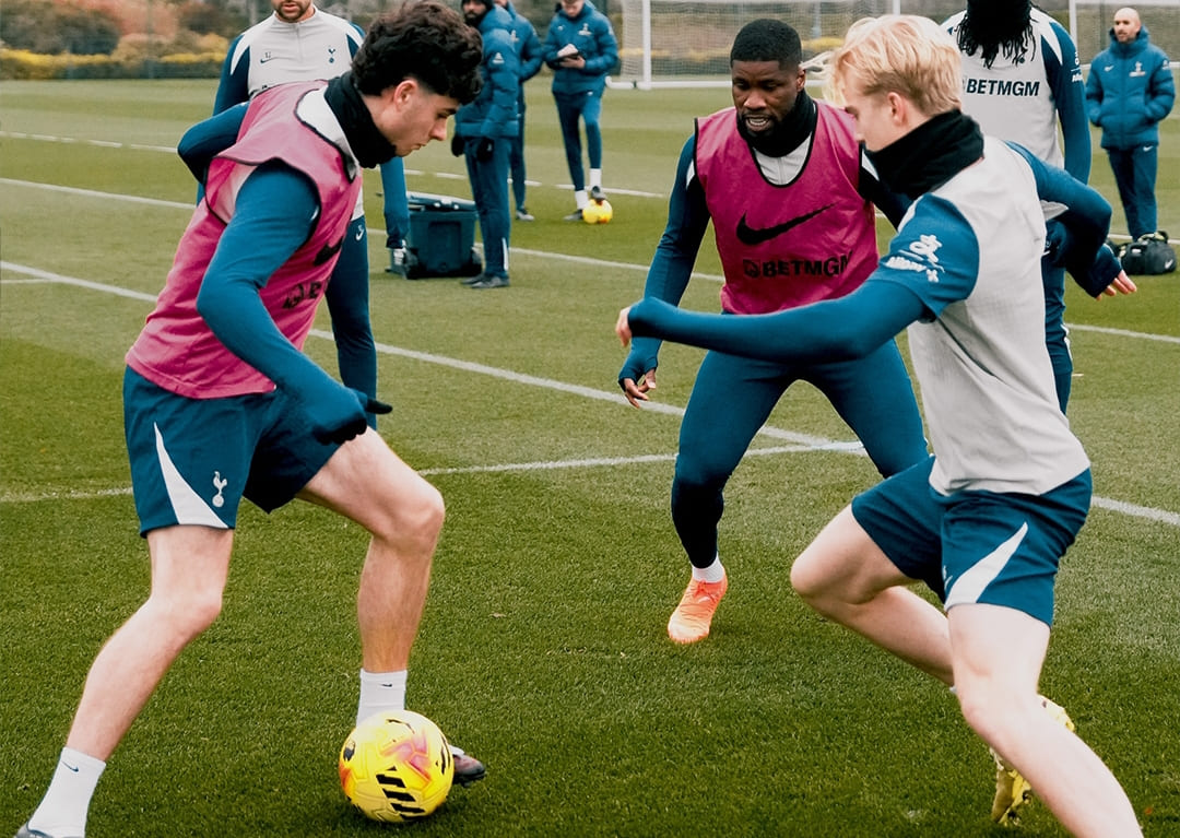 Pemain Tottenham Hotspur berlatih intens di markas latihan menjelang laga melawan Crystal Palace di Selhurst Park, Premier League 2025.(Foto: IG @spursofficial)
