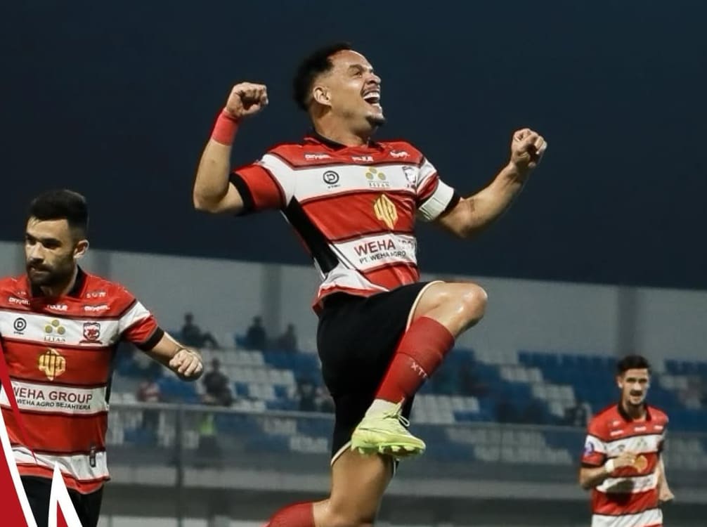 Kapten Madura United, Lulinha, merayakan gol cepat yang membuka kemenangan 5-1 atas Semen Padang FC di Stadion Gelora Madura Ratu Pamelingan.(Foto: IG @maduraunited.fc)