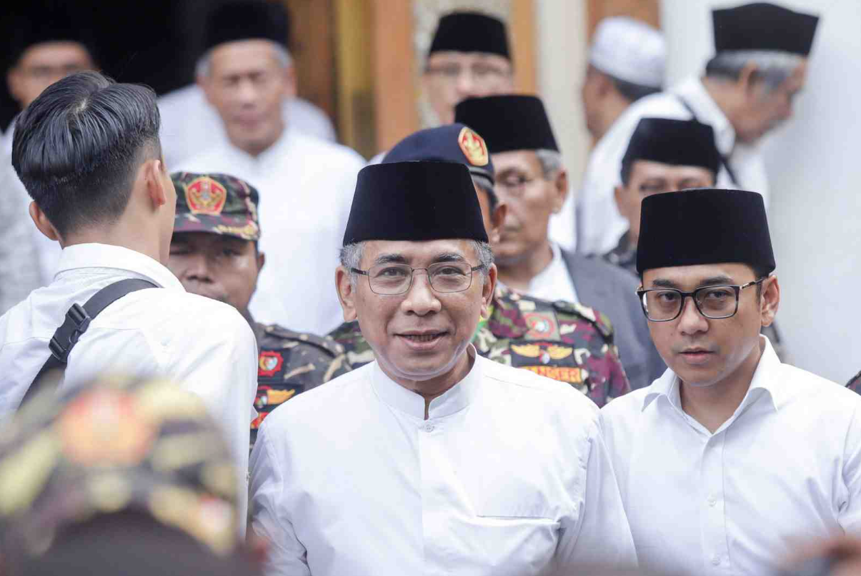 Ketua PBNU Yahya Cholil Staquf keluar dari kediaman Rais Aam KH Miftachul Akhyar usai menggelar islah, kemarin (28/12).