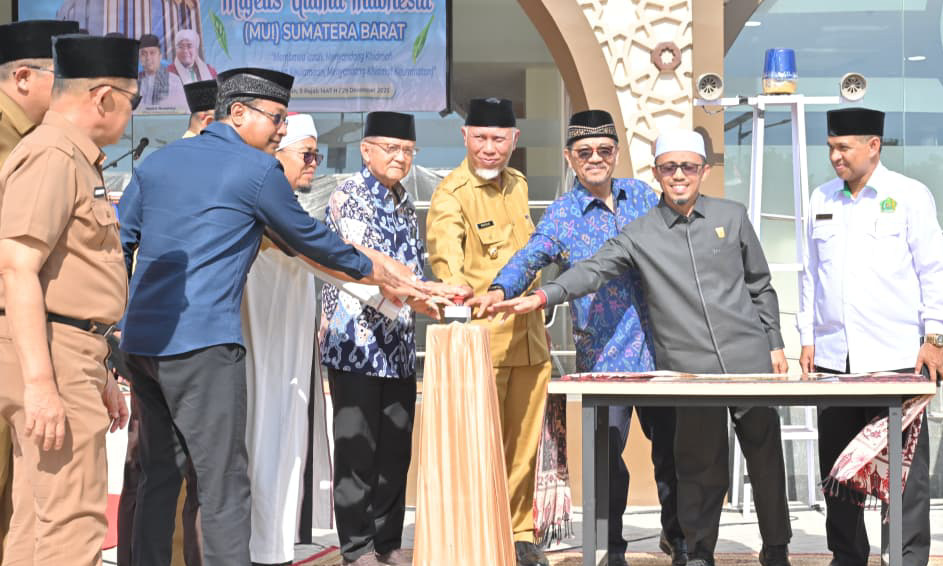 Peresmikan gedung baru MUI Sumatera Barat di kawasan Masjid Syekh Ahmad Khatib Al Minangkabawi, Senin (29/12/2025).